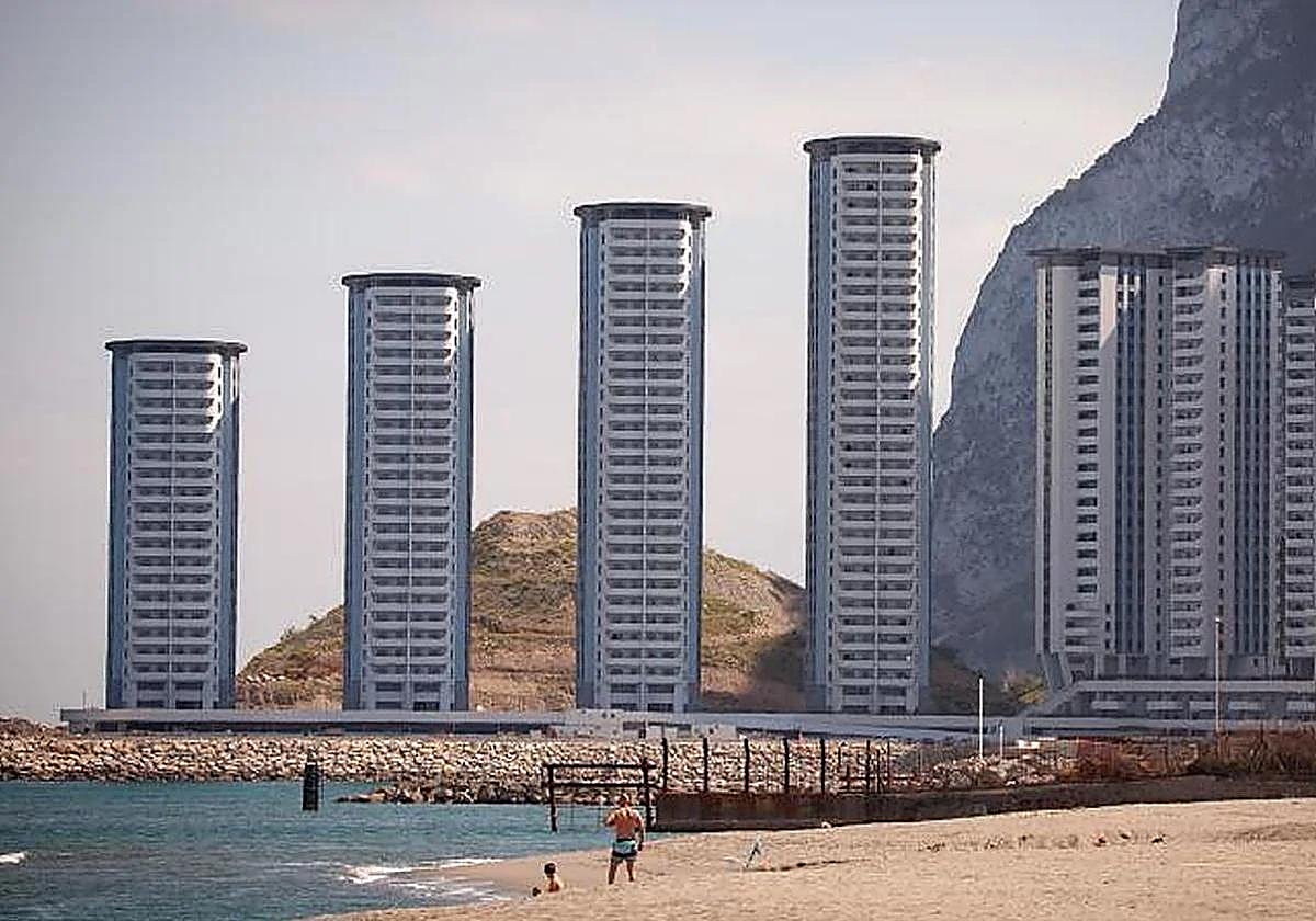Gibraltar expands into disputed waters with Spanish stone