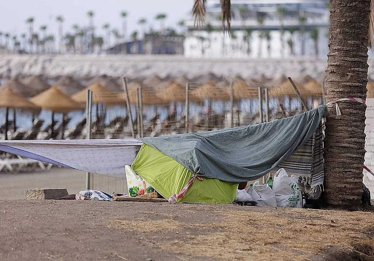 Malagueta beach sees daily illegal camping amid heatwave