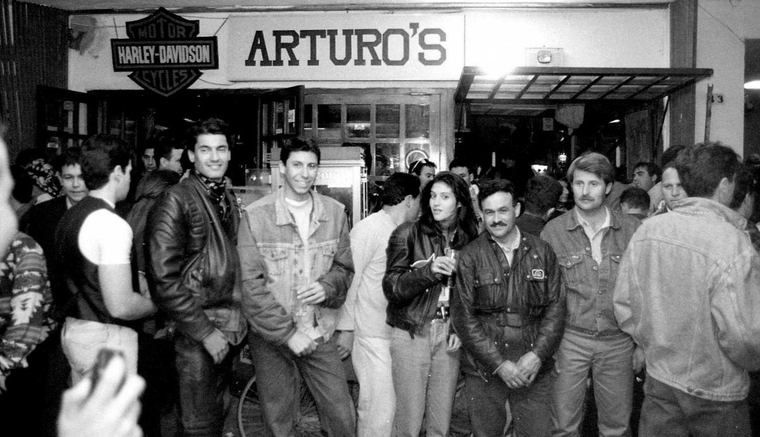 Marbella's last 80s music bar holds out in Puerto Deportivo