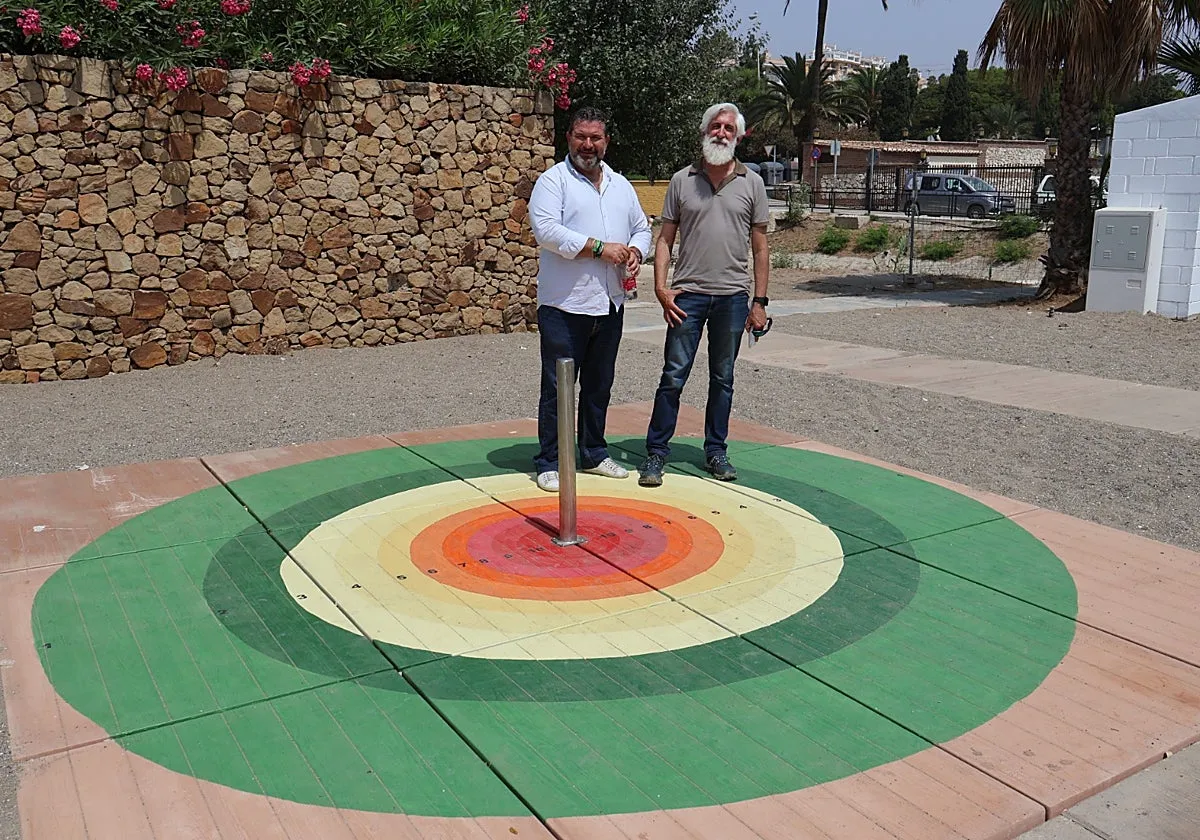 Mijas beach sundial tracks UV risk