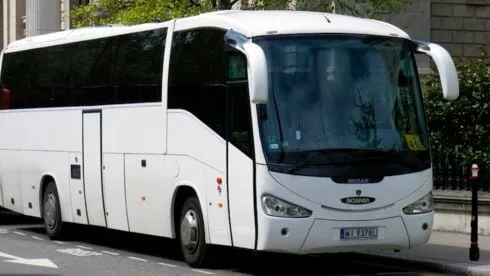 Skolbussförare berusad, bajsade efter Benalmadena-runda