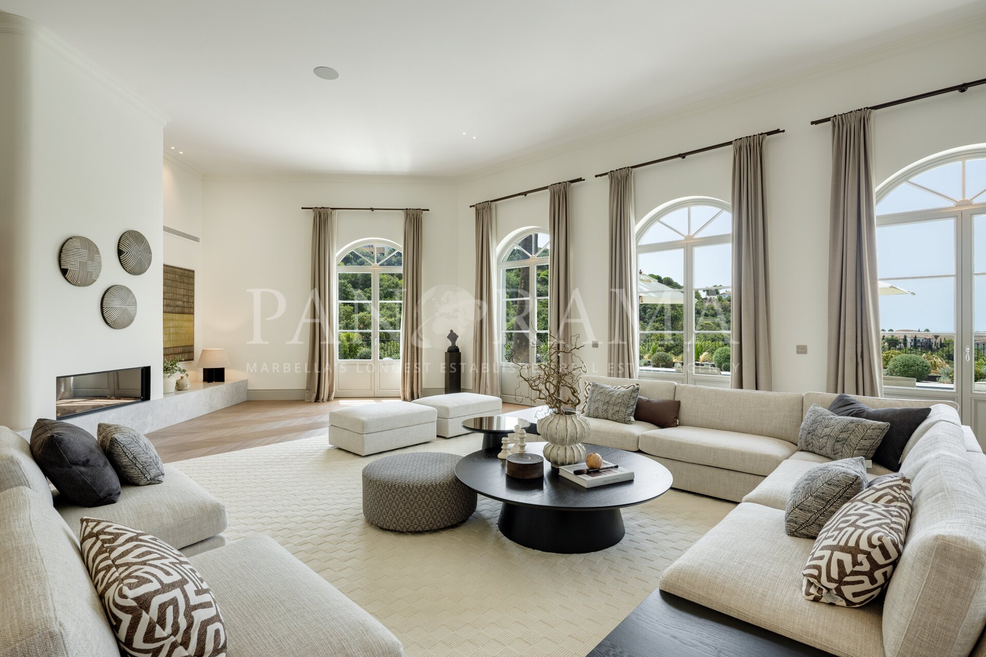 another reception room, with the arches.